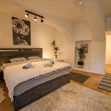 Downtown Secret Apartment ซาเกร็บ ภายนอก รูปภาพ