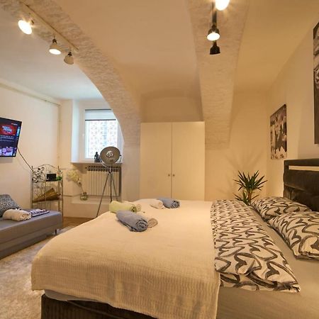 Downtown Secret Apartment ซาเกร็บ ภายนอก รูปภาพ