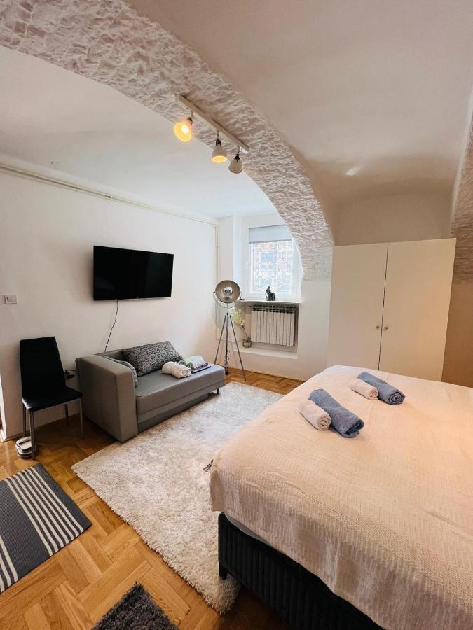 Downtown Secret Apartment ซาเกร็บ ภายนอก รูปภาพ