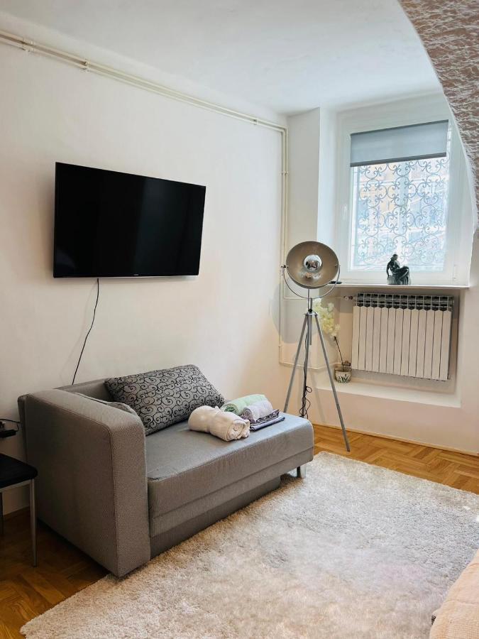 Downtown Secret Apartment ซาเกร็บ ภายนอก รูปภาพ