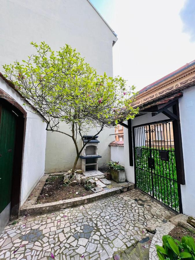 Downtown Secret Apartment ซาเกร็บ ภายนอก รูปภาพ