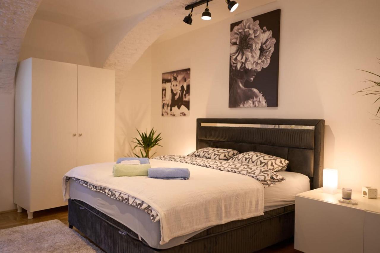 Downtown Secret Apartment ซาเกร็บ ภายนอก รูปภาพ